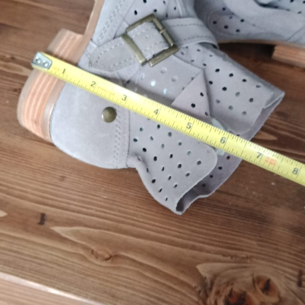 Restricted booties - Picture 10 of 11